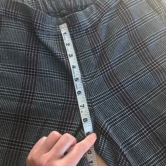 Old Navy Cropped Plaid Pants - Picture 6 of 10